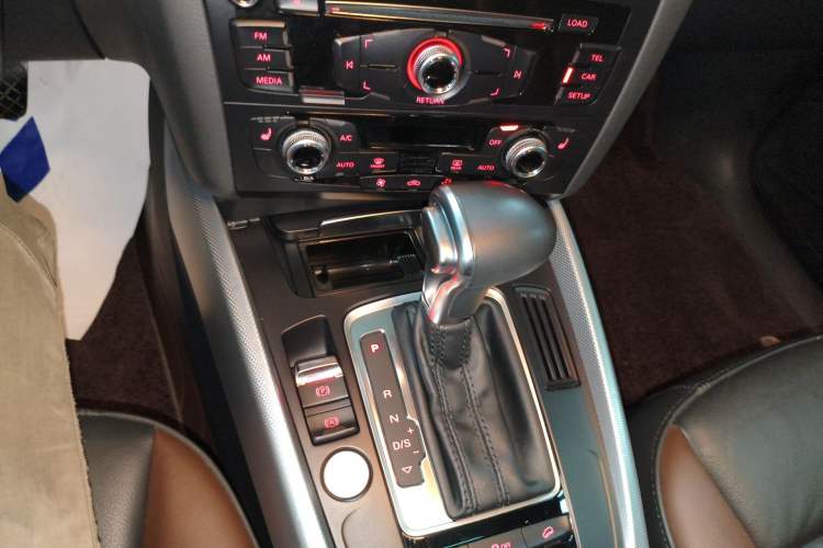 Used Audi Q5 2017 Plus 40 TFSI Technology Model Gear Lever