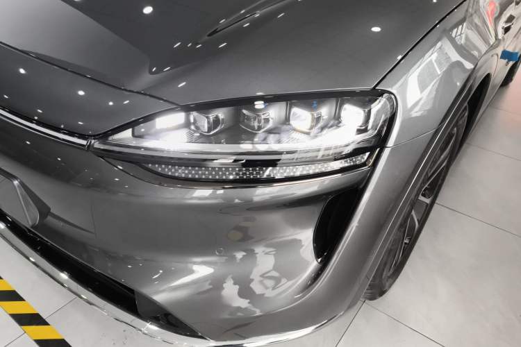 Used Hima Luxeed R7 2026 Model Pure Electric Max Left Front Headlight