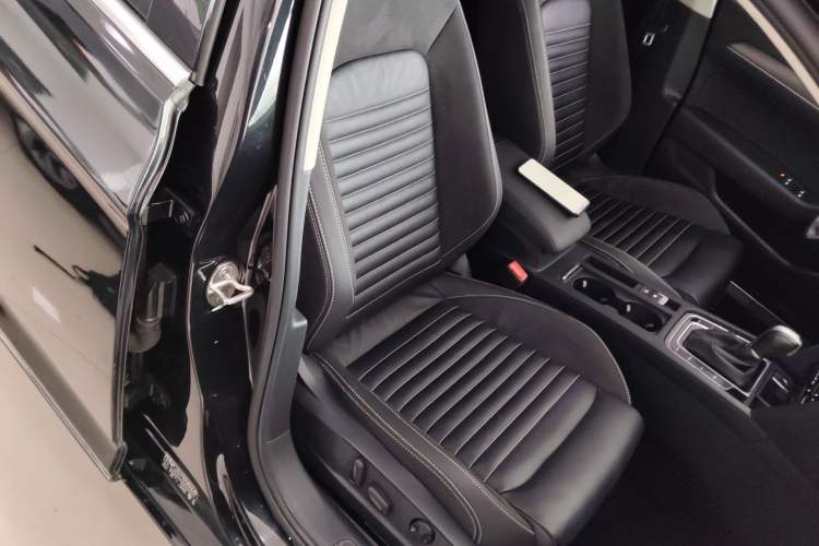 Used Volkswagen Magotan 2020 330TSI DSG Luxury Edition Right Front Seat