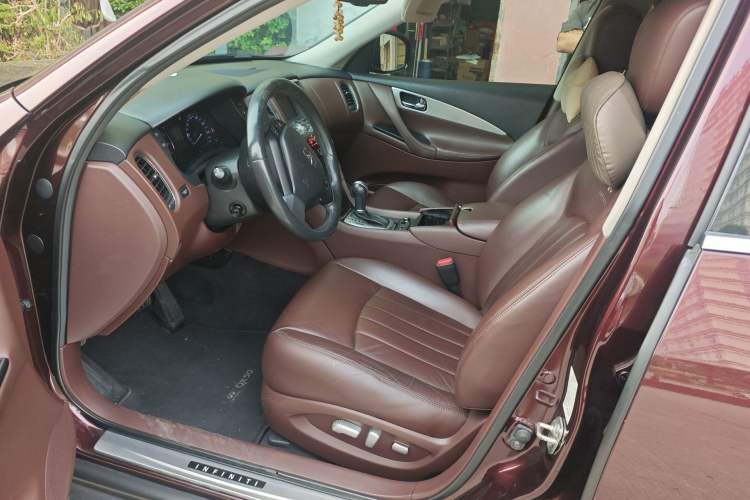 Used Infiniti QX50 2013 2.5L Two-Wheel-Drive Elegant Edition
