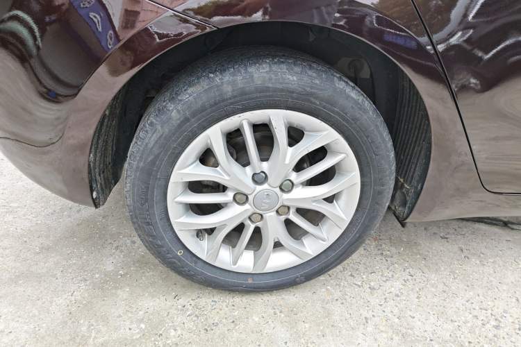 Used Kia K3S 2014 1.6L Automatic GLS Right Rear Wheel Hub