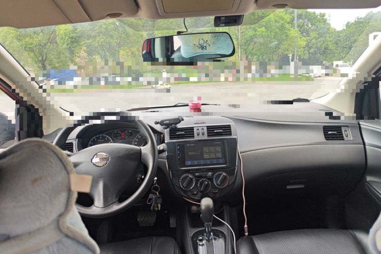 Used Nissan Tiida 2014 1.6L CVT Comfort Model Center Console