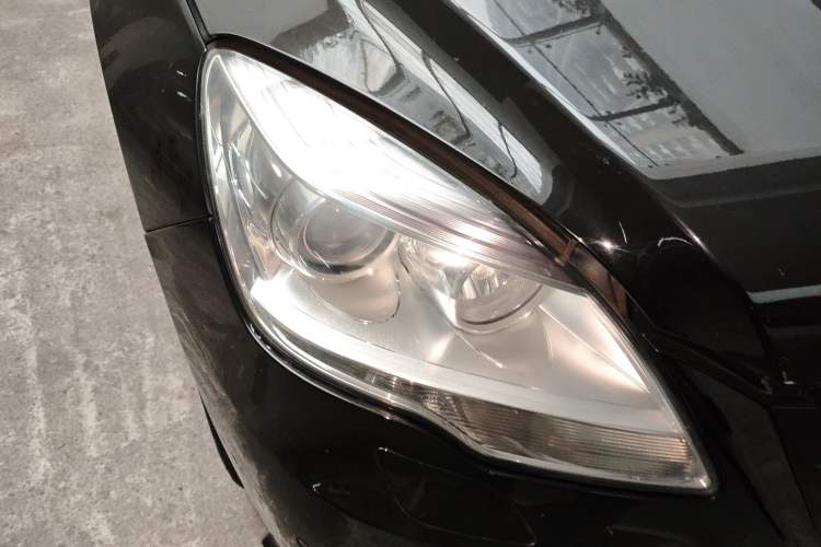 Used Mercedes-Benz R-Class 2014 R 400 4MATIC Business Model Right Front Headlight