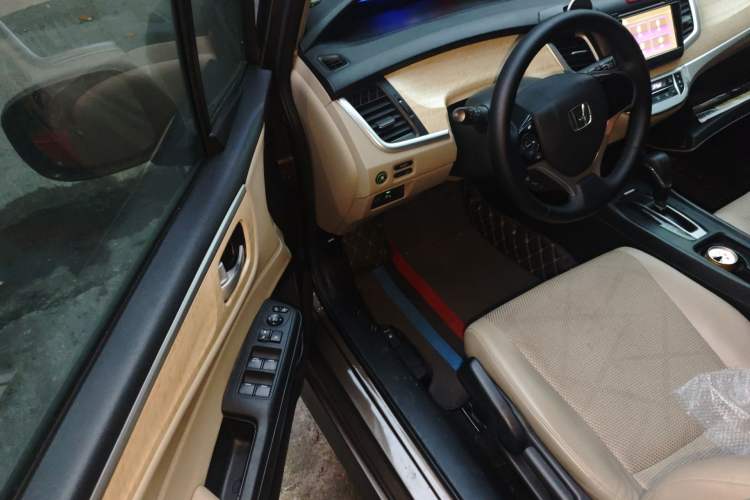 Used Honda Jade 2013 1.8L automatic Comfort version 5 seats Driver Seat