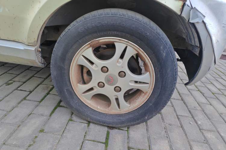 Used Wuling Rongguang 2011 1.2L Standard Version Right Front Wheel Hub