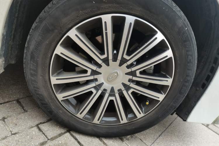 Used GAC Trumpchi M8 2023 Lingxiu Series 390T Prestige Edition Right Front Wheel Hub