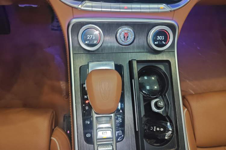 Used Hongqi H9 2022 2.0T Smart Connect Flagship Edition Gear Lever