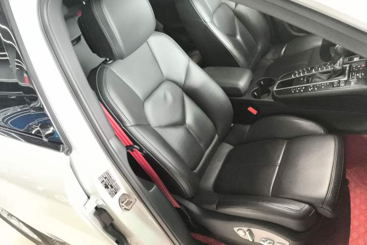 Used Porsche Macan 2021 Macan 2.0T Right Front Seat