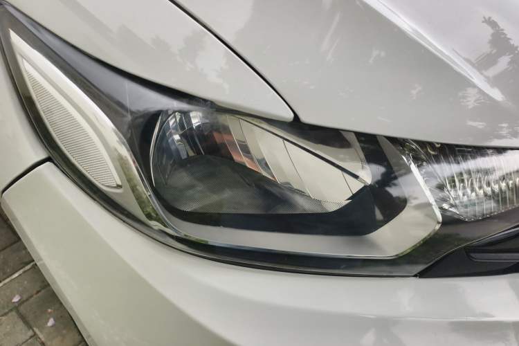 Used Honda Fit 2014 1.5L LX CVT Comfort Model Right Front Headlight