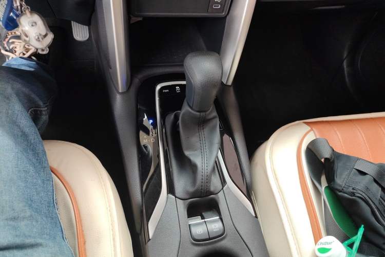 Used Toyota FRONTLANDER 2023 2.0L CVT Elite Edition Gear Lever