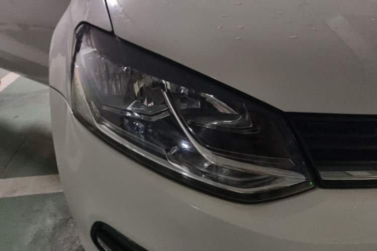 Used Volkswagen Polo 2016 1.6L Automatic Comfort Model Right Front Headlight