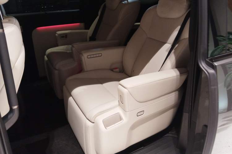 Used Li Auto MEGA 2025 Home Family Special Edition