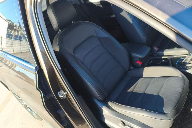 Used Volkswagen Tiguan L 2019 Revised 330TSI Automatic Two-Wheel Drive Smart & Luxury Edition China VI Standard
