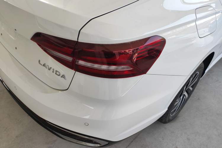 Used Volkswagen Lavida 2024 1.5L Automatic Starry Sky 5 Million Edition Right Rear Taillight