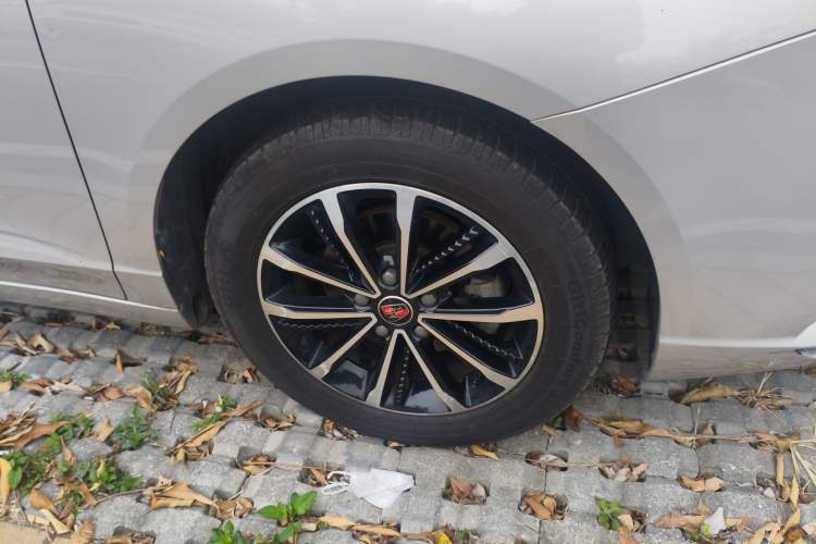 Used Roewe i5 2020 1.5L Automatic 4G Connect Luxury Flagship Edition Right Front Wheel Hub