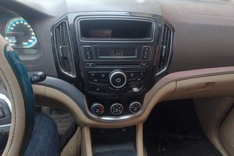 Used Baojun 730 2014 1.5L manual standard trim 7 seats