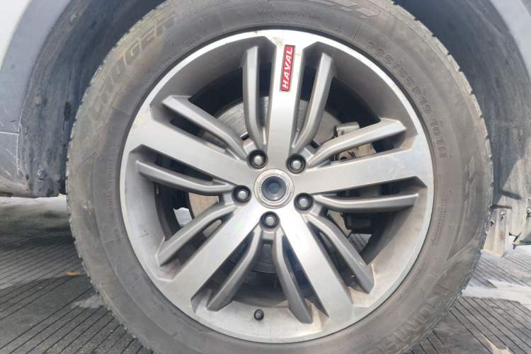 Used Haval H6 2017 Red Label 2.0T Automatic Two-Wheel Drive ZhiShang Model
