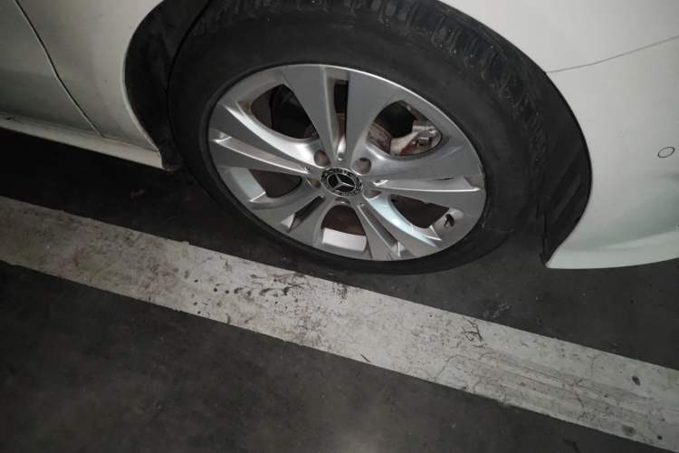 Used Mercedes-Benz B-Class 2019 B 200 Sport Edition Right Front Wheel Hub