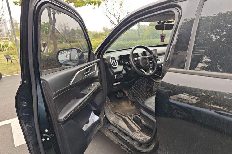 Used Great Wall King Kong Poer 2023 2.0T Automatic Diesel 4x4 Elite Edition Flatbed GW4D20M Driver Seat