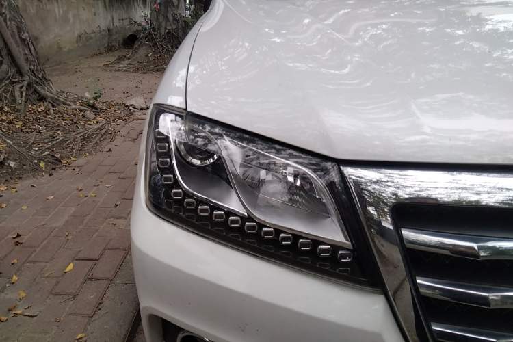 Used Haval H2 2016 Red-Label 1.5T Automatic Two-Wheel Drive Luxury Model Right Front Headlight