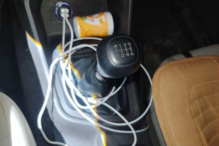 Used Wuling Hongguang V 2019 1.5L Jingqu Edition Sealed-Window Vehicle China VI LAR Gear Lever