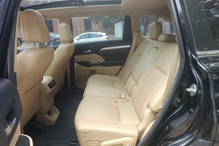 Used Toyota Highlander 2017 2.0T Four-Wheel Drive Luxury Edition 7 Seats Left Rear Seat