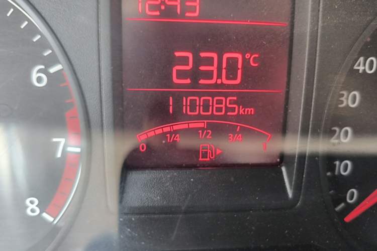 Used Volkswagen Jetta 2015 1.6L Manual Fashion Edition Odometer Close Up