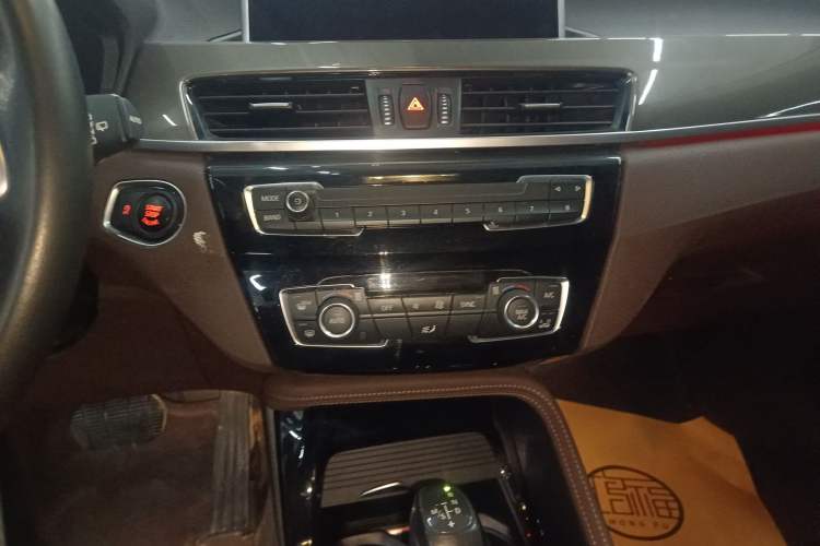 Used BMW X1 2019 sDrive18Li Premium Edition Audio And AC Panel