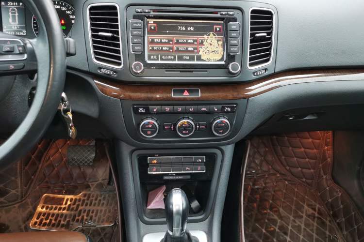 Used Volkswagen Sharan 2014 2.0 TSI Comfort Model
