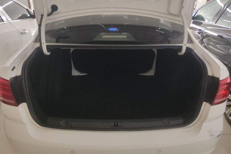 Used Volkswagen Lavida 2017 1.6L Automatic Fashion Edition
