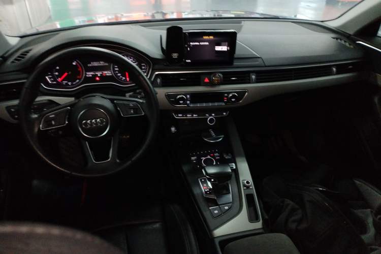 Used Audi A4L 2018 30th Anniversary Edition 40 TFSI Trendy Model Center Console