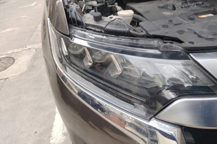 Used Mitsubishi Outlander 2019 2.4L 4x4 Zhi Xiang Edition 7 Seats China V Emission Standard Right Front Headlight