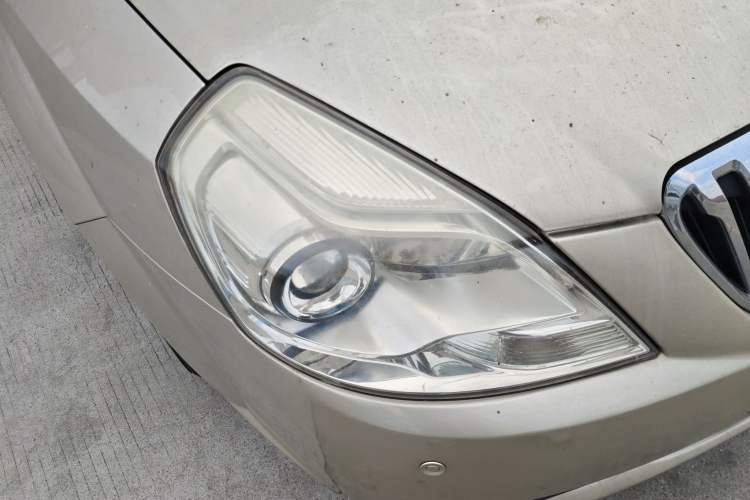 Used Buick Excelle 2013 1.5L Automatic Classic Model Right Front Headlight