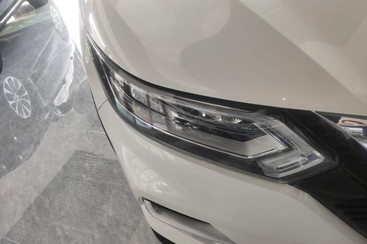 Used Nissan Qashqai 2022 2.0L CVT XV Prem.Pro Deluxe Navigation Edition Right Front Headlight