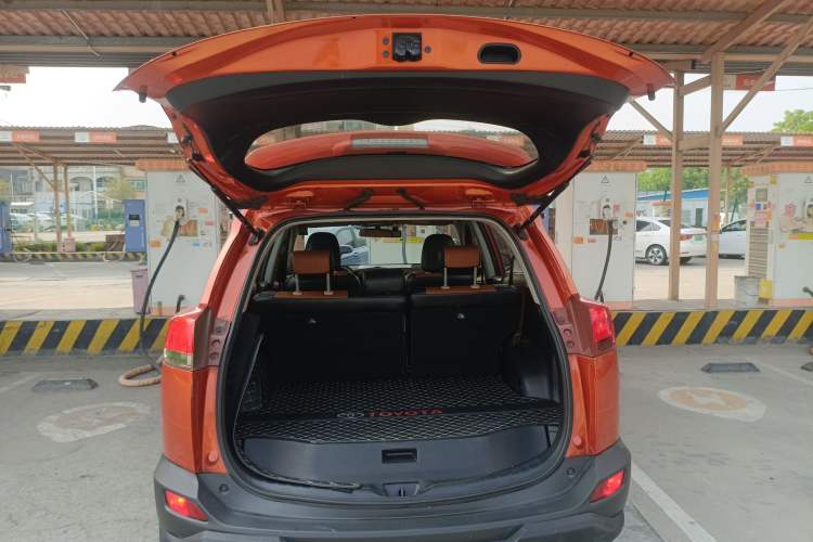 Used Toyota RAV4 2013 2.0L CVT Two-Wheel Drive Urban Edition
