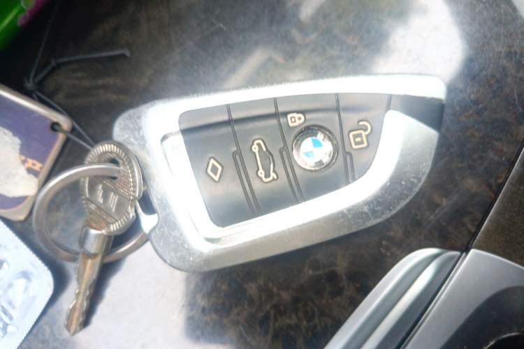 Used BMW 5 Series 2018 Restyled 530Li Leading Edition M Sport Package Vehicle Key