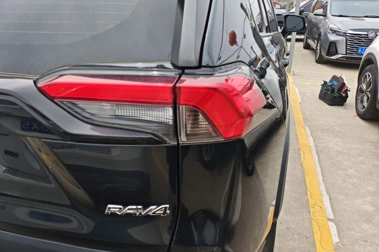 Used Toyota RAV4 2022 2.0L CVT Two-Wheel Drive Fashion Plus Edition Right Rear Taillight