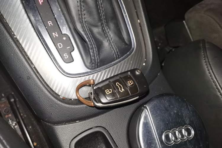 Used Audi Q3 2016 40 TFSI quattro all-wheel-drive sport model Vehicle Key