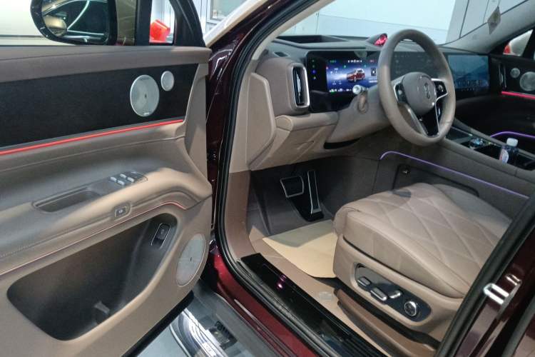 Used Hima AITO M9 2025 Extended-Range Ultra Version 52 kWh 6-Seater
