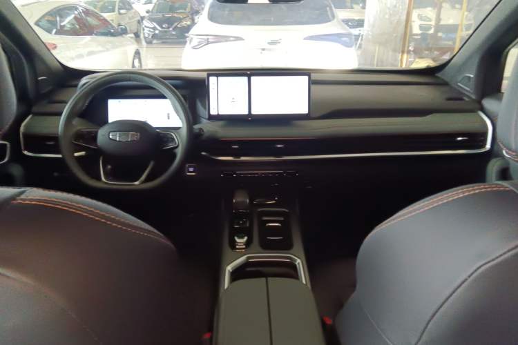 Used Geely Auto Haoyue L 2023 2.0T DCT Prestige Edition Center Console