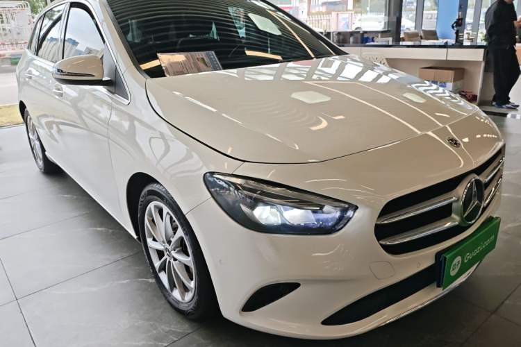 Used Mercedes-Benz B-Class 2022 Updated B 200 Fashion Edition Front Right 45 Deg