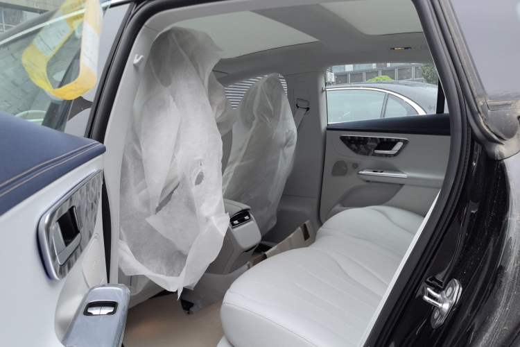 Used Mercedes-Benz EQE 2025 500 4MATIC Pioneer Edition Left Rear Seat