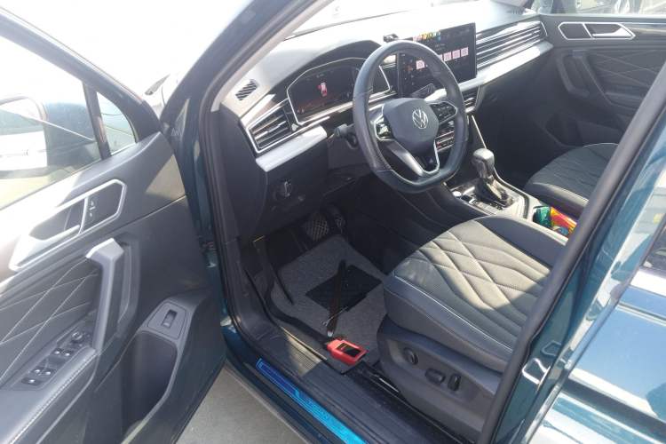 Used Volkswagen Tiguan L 2023 330TSI Automatic Two-Wheel Drive Smart Edition
