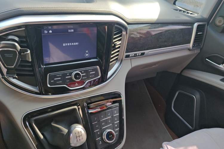 Used JAC Refine M4 2016 2.0L Manual Luxury Version