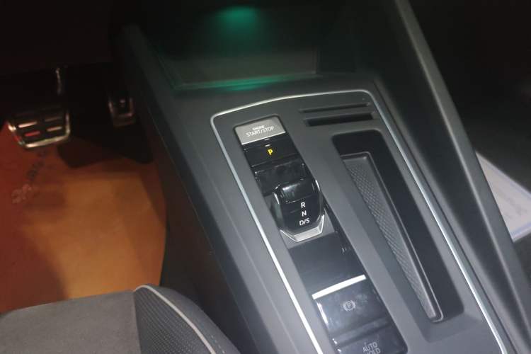 Used Volkswagen Golf 2023 Facelift 280TSI DSG R-Line Lite