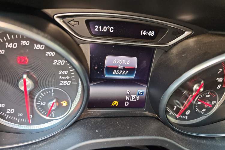 Used Mercedes-Benz GLA 2017 GLA 200 Sport Edition Odometer Close Up