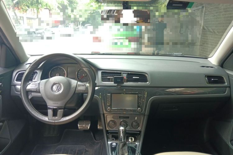 Used Volkswagen Cross Lavida 2014 1.6L Automatic
