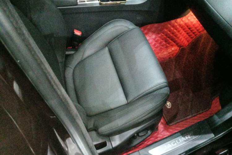 Used Jaguar XFL 2019 XFL 2.0T 200 PS Two-Wheel-Drive Elite Edition Right Front Seat