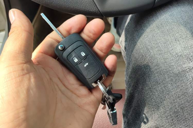 Used Chevrolet Cruze 2012 1.6L SL MT Vehicle Key