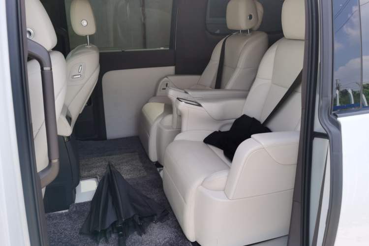 Used Li Auto MEGA 2024 Ultra Model
